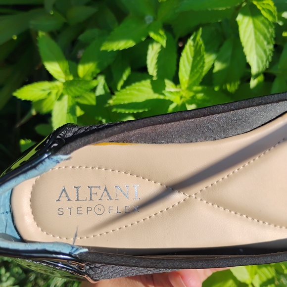 Like New Black Patent Leather Toe Flats - Picture 3 of 6